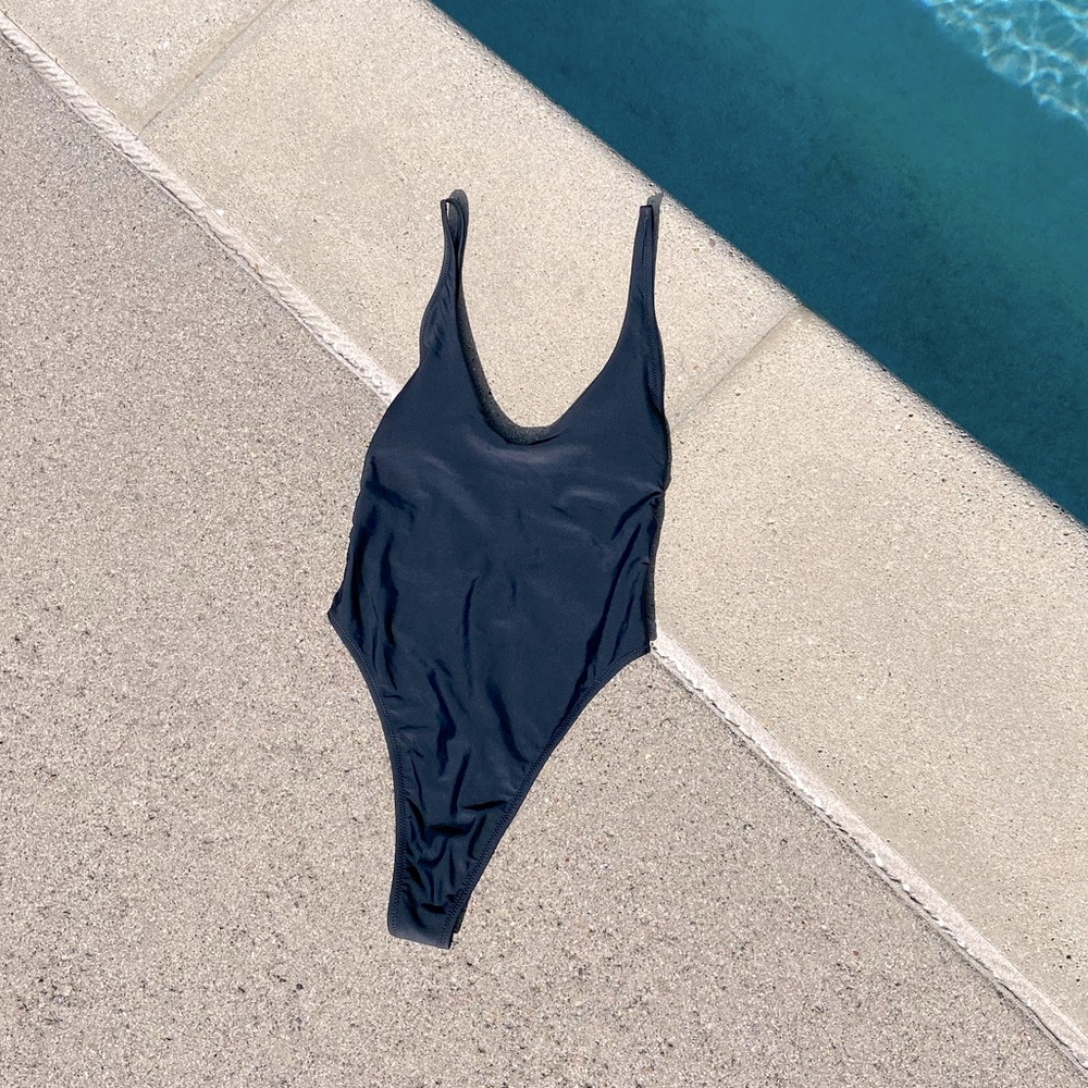 CUTE BLACK ONE PIECE